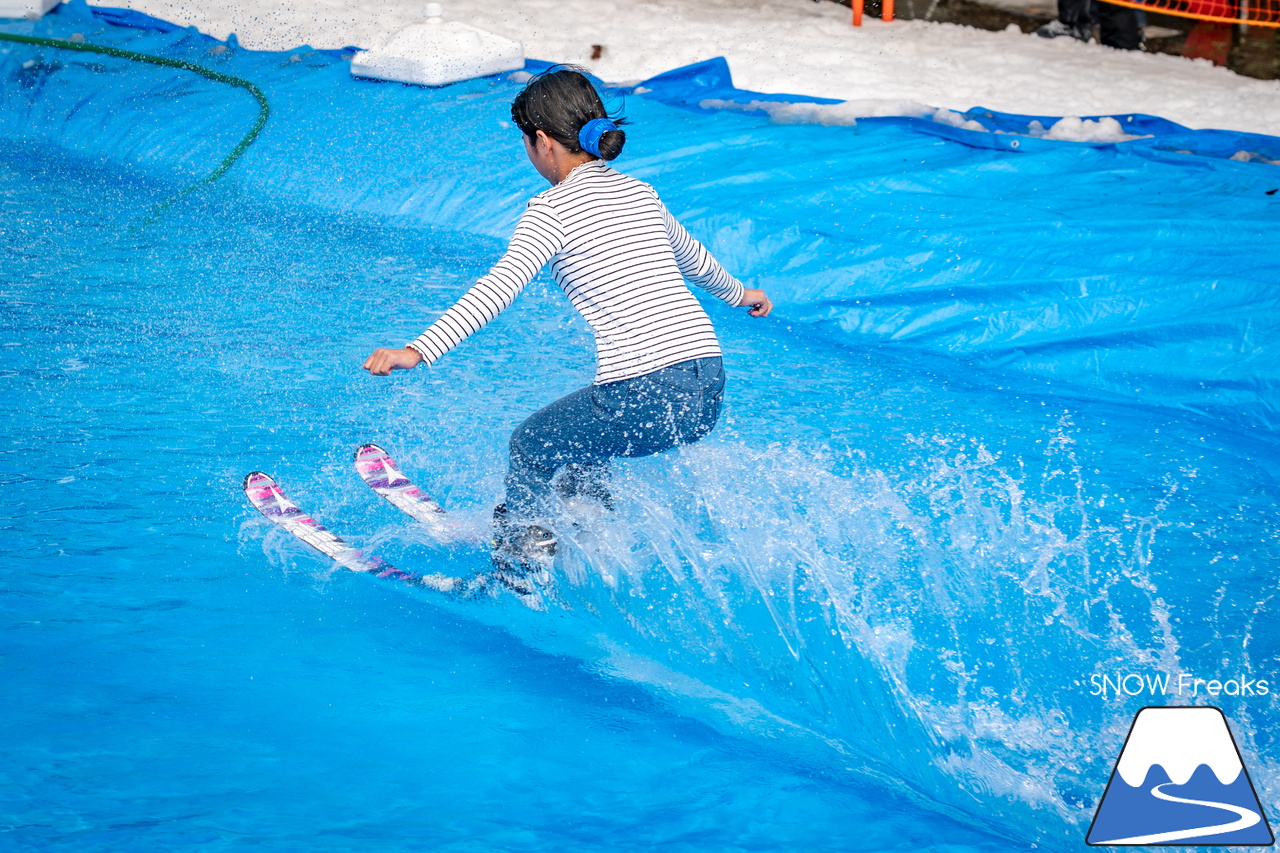 富良野スキー場｜いよいよインターナショナルなイベントに？！春シーズン恒例『第13回 Pond Skimming 池渡り』開催～♪